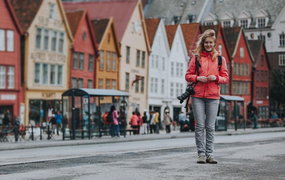 Bergen Past and Present: A Historical Walking Journey - Blend of Old and New