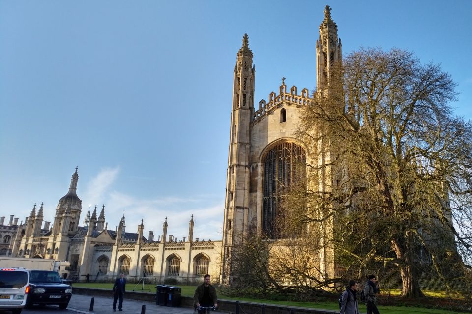 Cambridge: Self-Guided Smartphone Treasure Hunt - Solving Location-Based Puzzles