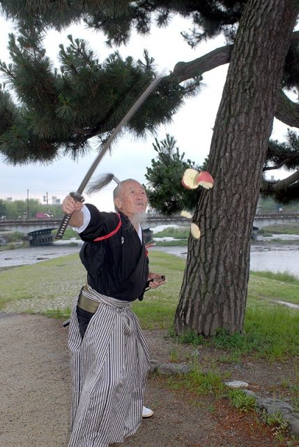 Cool Kyoto: 5-Hour Walking Tour With the Last Samurai - Participant Interactions and Feedback