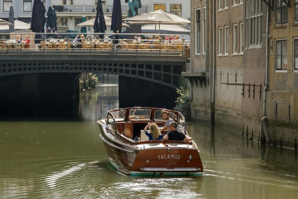 Dordrecht: City Walking Tour With Boat Ride - Tour Duration and Start Location