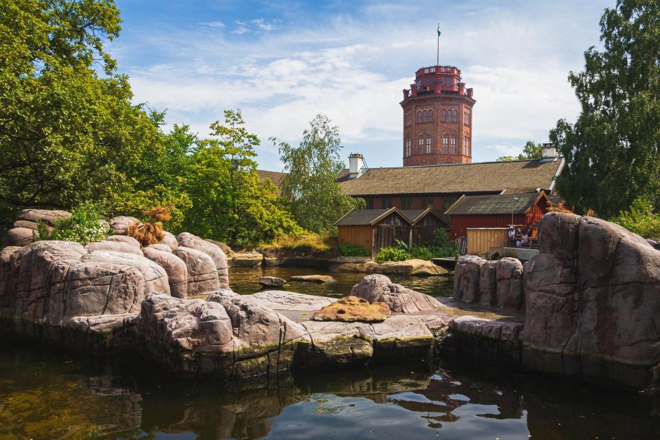 Eco Bike Tour of Stockholm Old Town, Djurgarden, Nature - Visiting Royal Palace