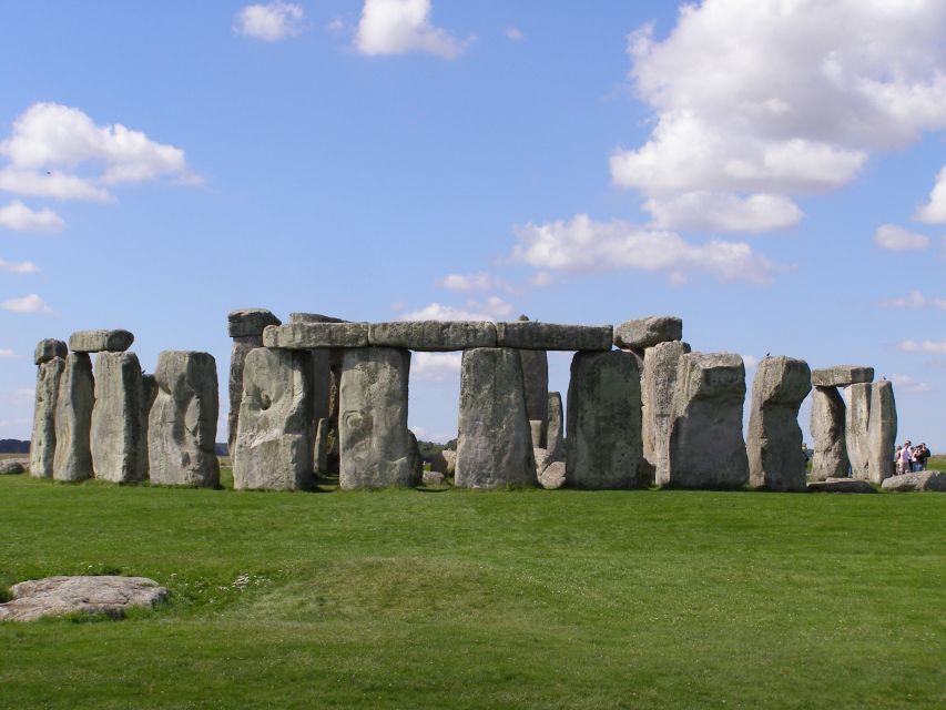 From Southampton: Stonehenge and Bath Guided Day Trip - Learn About Stonehenges Mysterious History