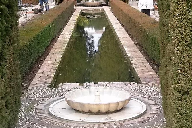 Going to Alhambra? 3 Hrs Private Tour! Skip the Long Lines to Visit the Alhambra - Guided Tour Experience