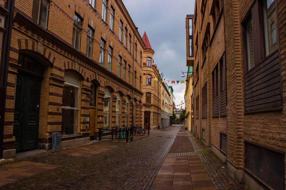 Gothenburg: Express Walk With a Local in 60 Minutes - Intimate Small Group Experience (max 6)