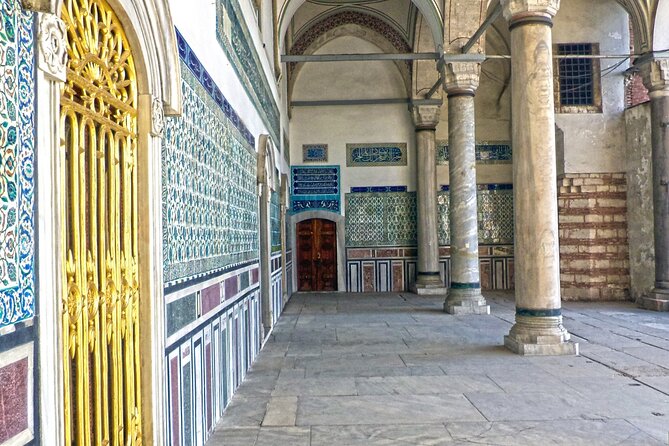 Istanbul: Topkapi Palace Guided Tour and Skip The Line - Meeting Point and Tour Details