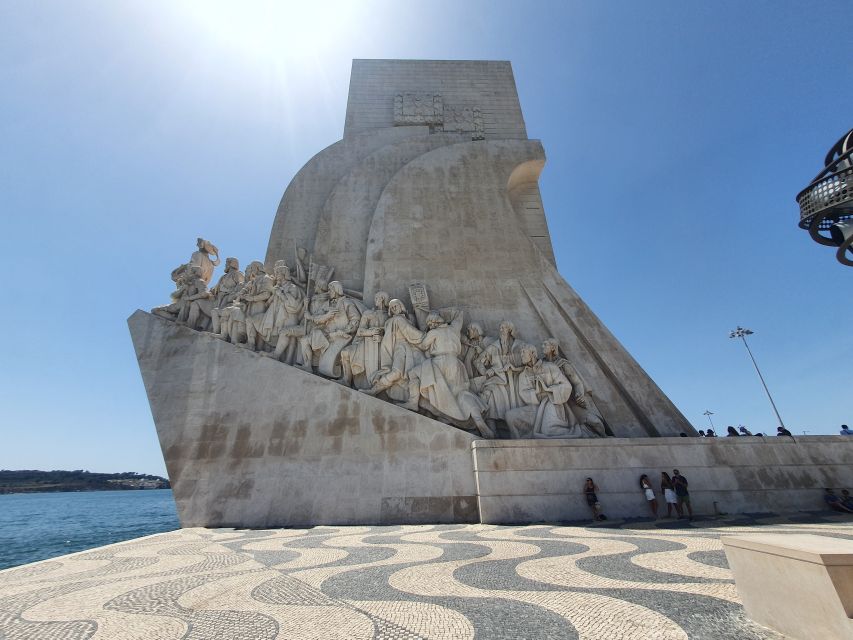 Lisboa: Old Town, New Town & Belem Full Day Tour - Commerce Square and São Jorge Castle