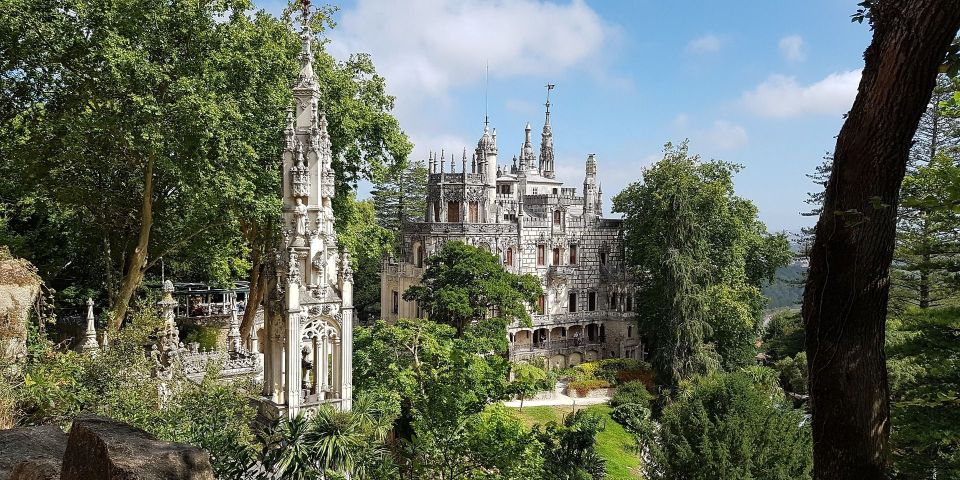 Lisbon: Guided Day Tour of Sintra, Pena, Regaleira & Cascais - Visit and Free Time in Cascais