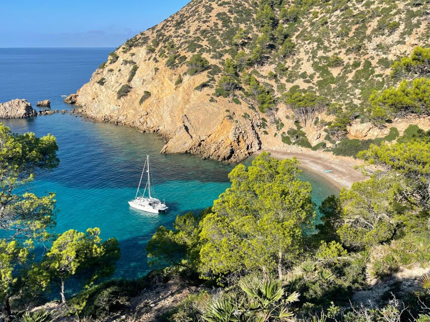 Mallorca: Beautiful Sailing Tour on Small Privat Catamaran - Safety Briefing and Sailing