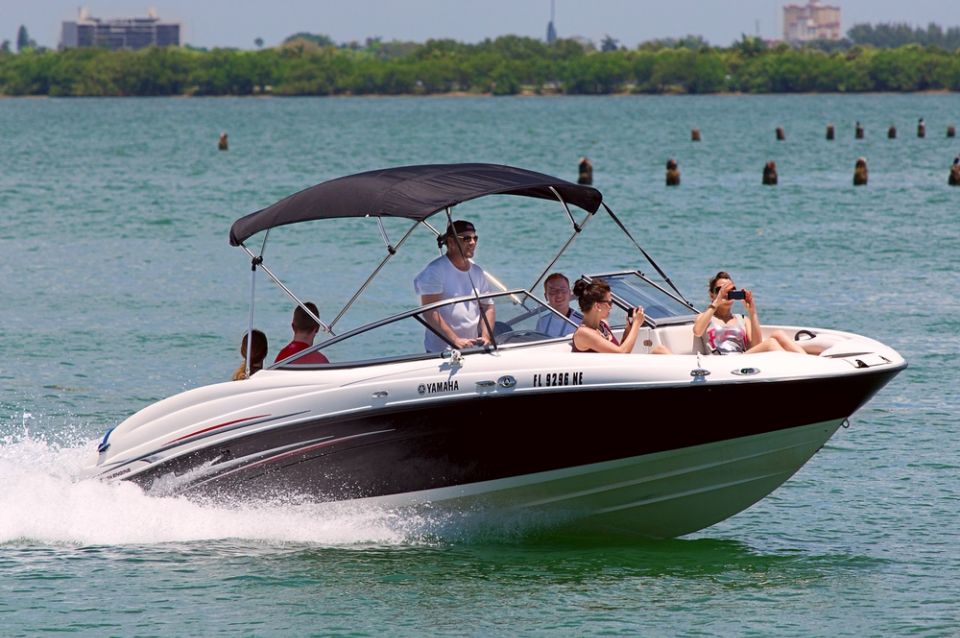 Miami: Guided Miami Beach Speedboat Tour - Inclusions and Amenities