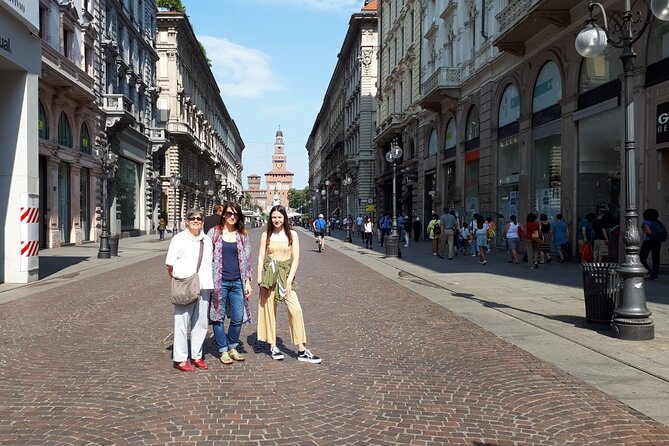 Milan : Private Custom Walking Tour With a Local Guide - Booking and Customization Options