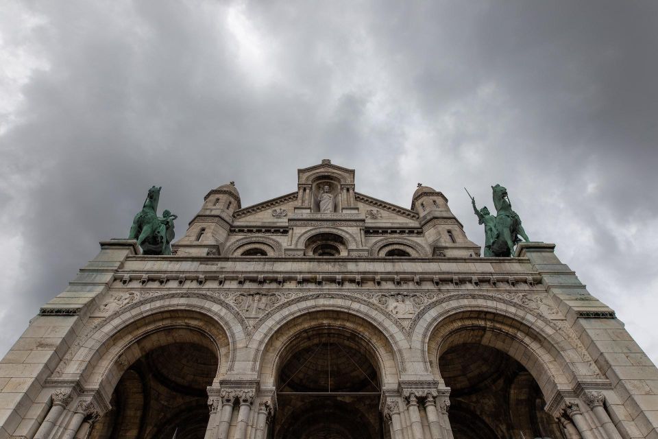 MONTMARTRE WALKING TOUR: FROM MOULIN ROUGE TO SACRED HEART - Ending at Moulin Rouge Cabaret