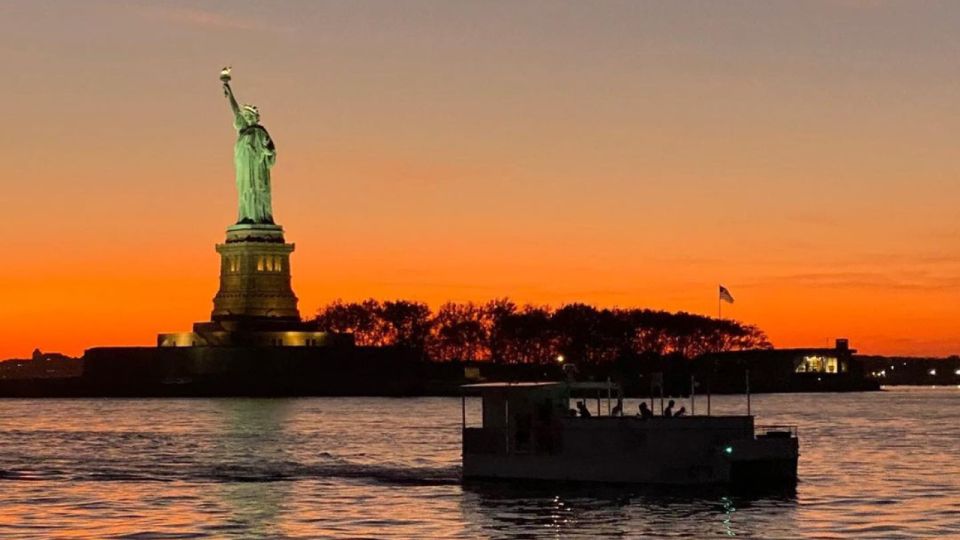 New York: NYC Hot Tub Boat Tour - Included Amenities and Experiences