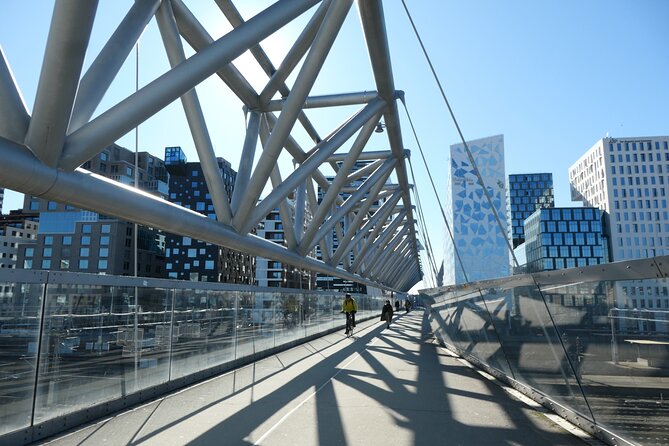 Oslo City Walks - The City of Contrasts - Starting Point: Oslo Visitor Center