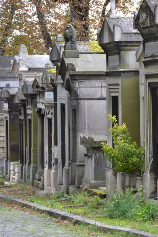 Paris: Pere Lachaise Cemetery Guided Tour in English - Tour Highlights and Certification