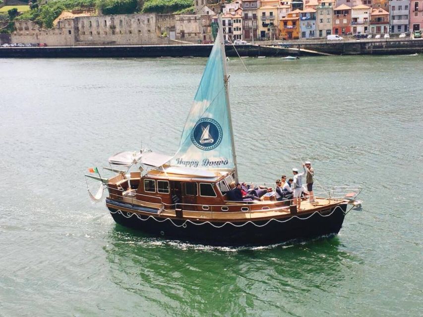 Porto: Classic Boat Tour - Sparkling Wine and Music