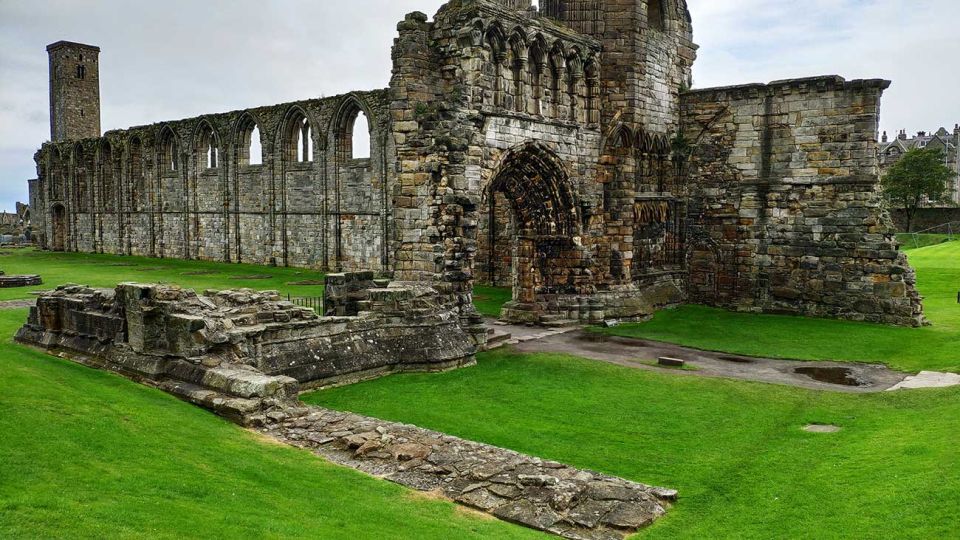 St Andrews: Guided Walking Tour, 12pm, 2pm Daily - Restrictions