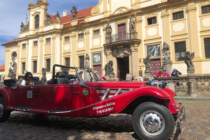 Vintage Cars Prague - Grand City Tour 150MIN / 1-6 Pers. 2,5hrs - Driver Expertise and Praise