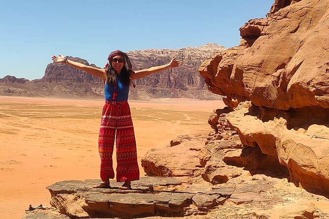 Wadi Rum Day Tour & Starlight Cave & Traditions Food - Wadi Rum Highlights