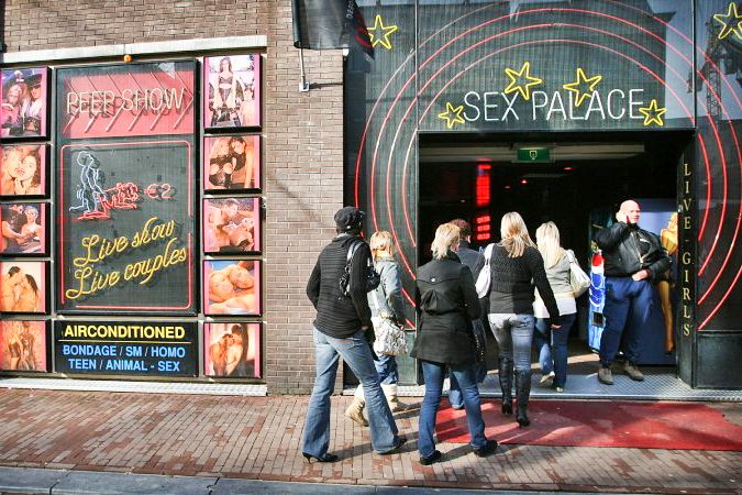 Amsterdam: After Dark Red Light District Tour - Participant Requirements