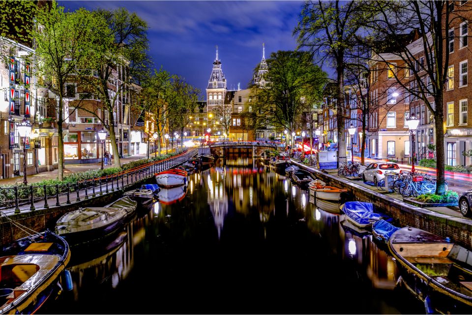 Amsterdam: Highlights Self-Guided Scavenger Hunt & City Tour - Ideal for Different Groups