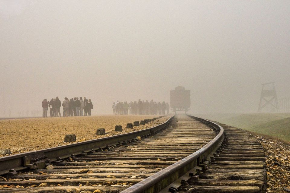 Auschwitz-Birkenau: Skip-the-Line Entry Ticket & Guided Tour - Exploring Auschwitz-Birkenau