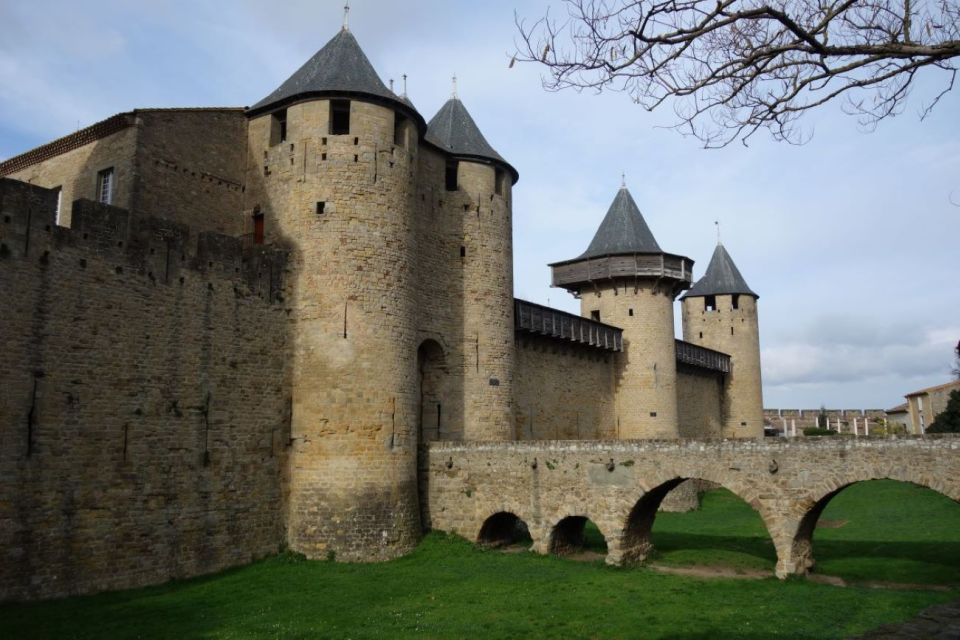 Carcassonne: Crusades History Tour With a Guide - Castle Surroundings and Significance