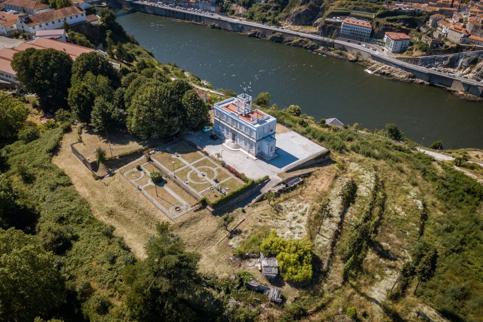 Exclusive Visit to the Geophysical Institute of Porto - Guided Geology Tour