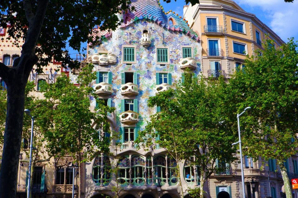 Gaudí Private Tour: Must-See Sites & Hidden Modernism Gems - Discovering Catalan Modernism