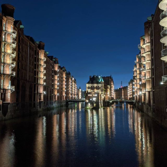 Hamburg: Private Sunset Van Tour With Welcome Drink - Discovering Speicherstadt and Schanzenviertel