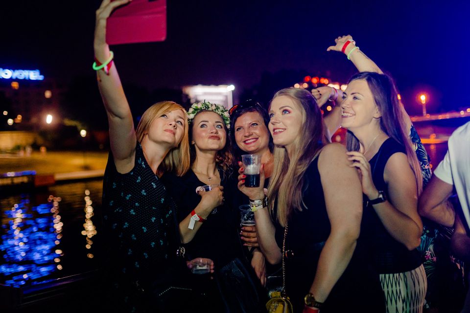 Krakow: Boat Party With Unlimited Drinks - Party Itinerary