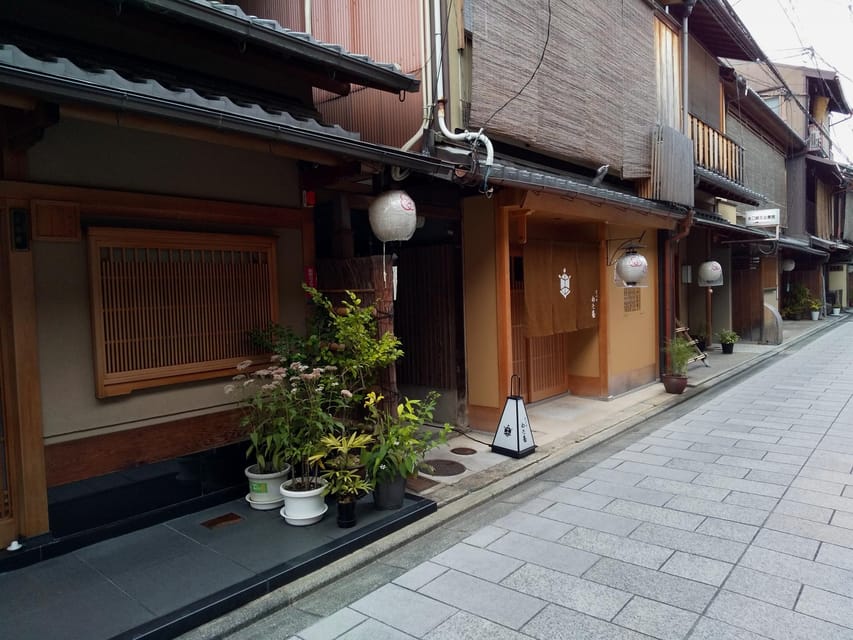 Kyoto: Gion Geisha District Walking Tour - Meeting Point