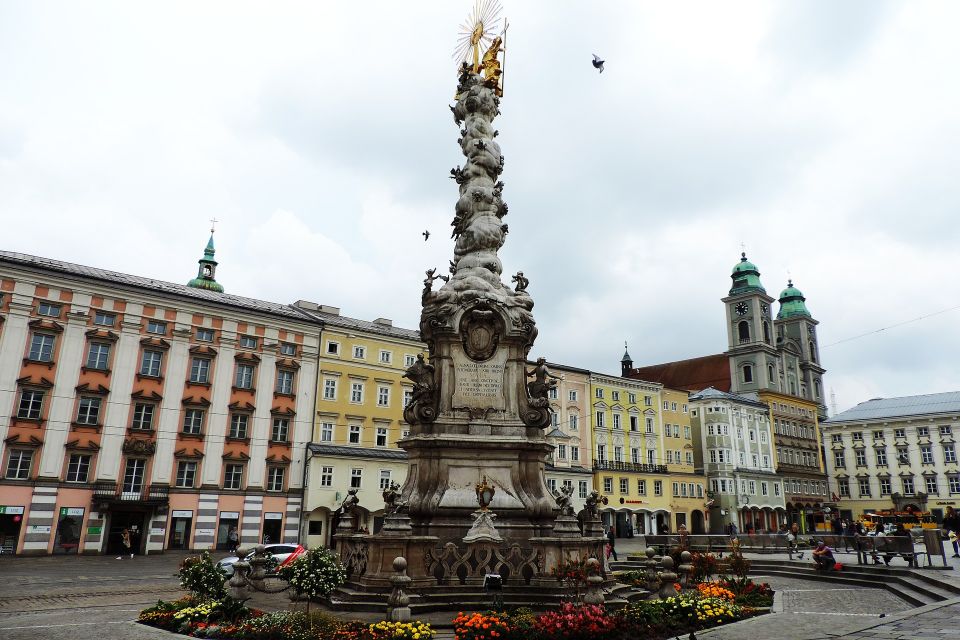 Linz: Private History Tour With a Linzer Cake Tasting - Exploring Hauptplatz