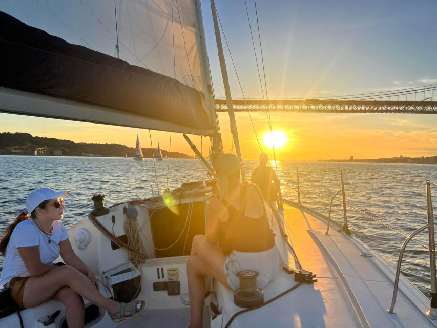 Lisbon: Sailing Sunset - Sailing Experience