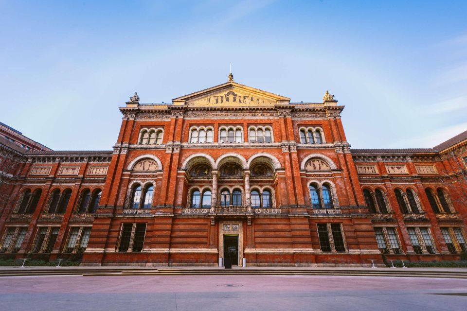 London: Victoria and Albert Museum Audio Guide - Canovas Three Graces: Artistic Brilliance