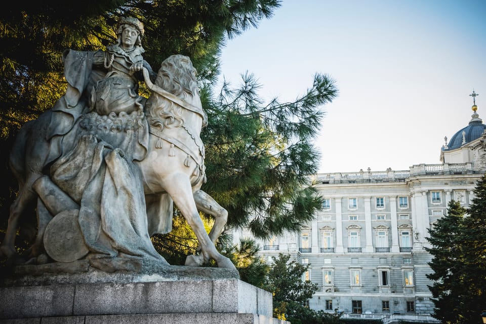 Madrid: Royal Palace Guided Tour With Skip-The-Line Entry - Accessibility and Meeting Point