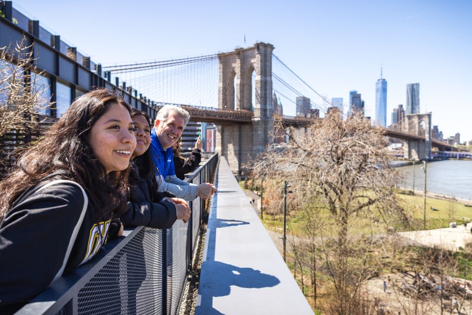 NYC: Brooklyn Heights and DUMBO Neighborhood Food Tour - Neighborhood Exploration