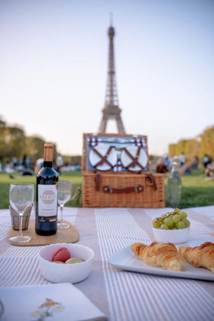 Paris: Picnic Experience in Front of the Eiffel Tower - Location and Duration