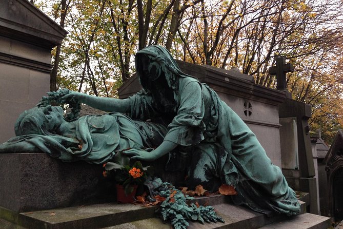 Pere Lachaise Cemetery Paris - Exclusive Guided Walking Tour - Notable Figures Buried at Pere Lachaise