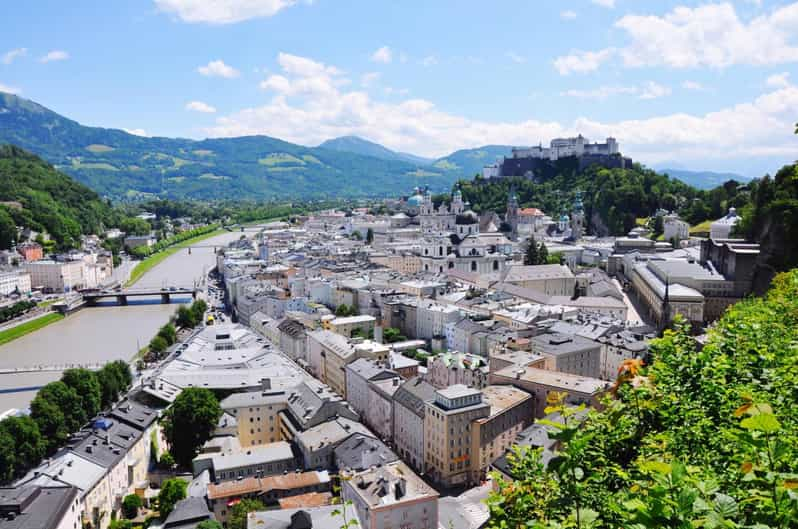 Salzburg: Insta-Perfect Walk With a Local - Group Size