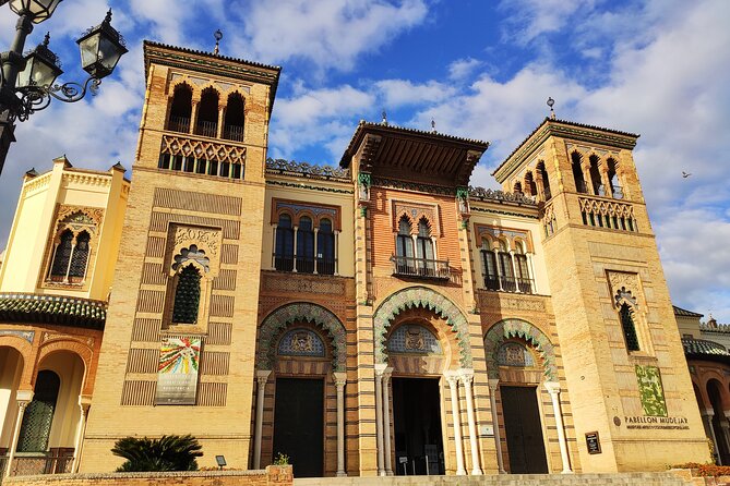 Secrets of Maria Luisa Park and Plaza De España Tour in English - Tour Duration and Group Size