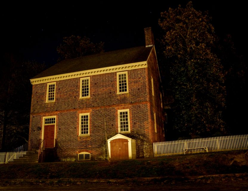 Williamsburg: Colonial Ghosts Haunted Walking Tour - Encountering the Hedge Maze Ghost