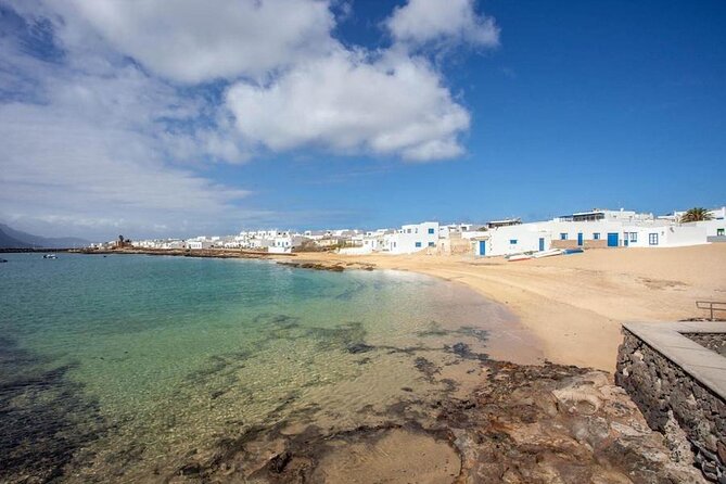 Amazing Jeep Safari at Graciosa Island, Lanzarote - Group Size and Accessibility