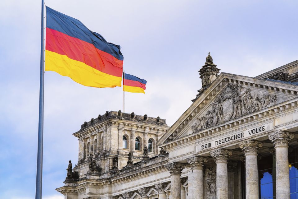 Berlin Reichstag and Glass Dome Private Tour - Exploring the Reichstag Building