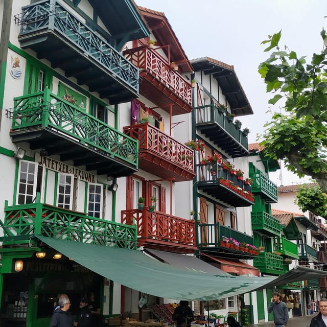 Bilbao: Pilgrim Transfer to Saint Jean Pied De Port - Luggage Restrictions