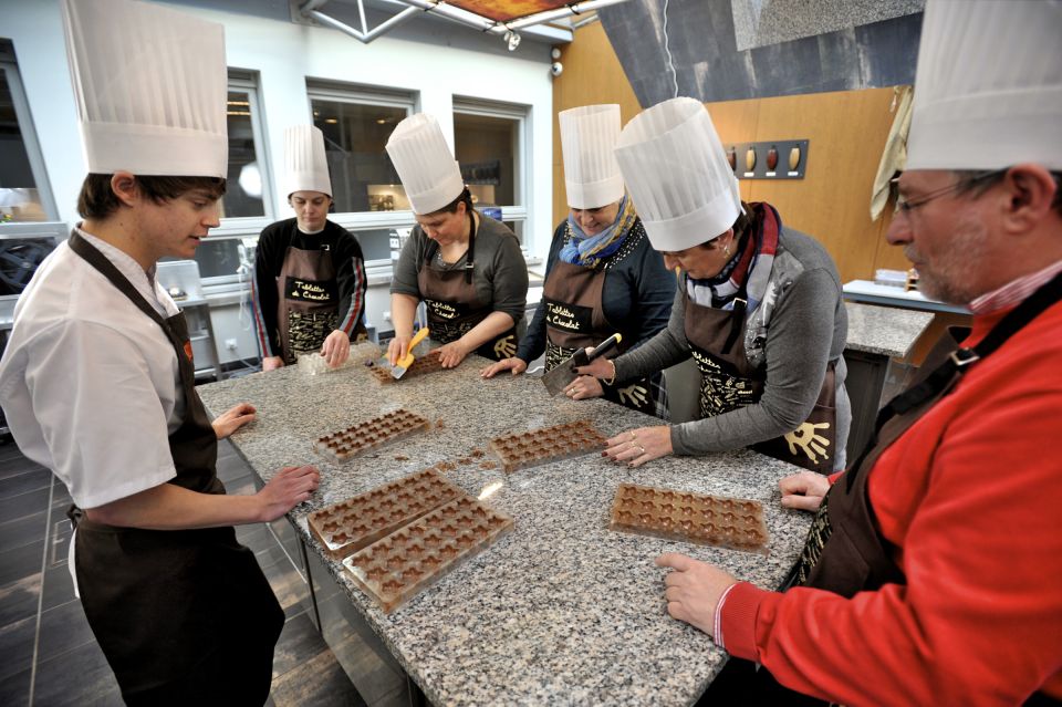 Bruges: Chocolate Making Workshop and Chocolate Museum Entry - Workshop Instructor Languages