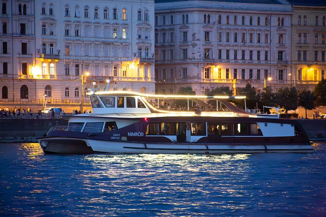 Budapest: Happy Hour Sightseeing Cruise - Boat and Cruise Experience