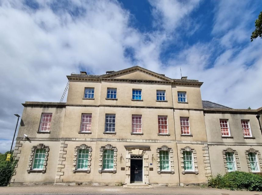 Cirencester's Hidden History: A Self-Guided Audio Tour - Exploring the Bathurst Estate