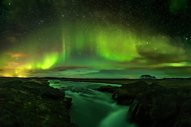 Classic Northern Lights Tour From Reykjavik With Live Guide and Touch-Screen Audio Guide - Tour Group Size