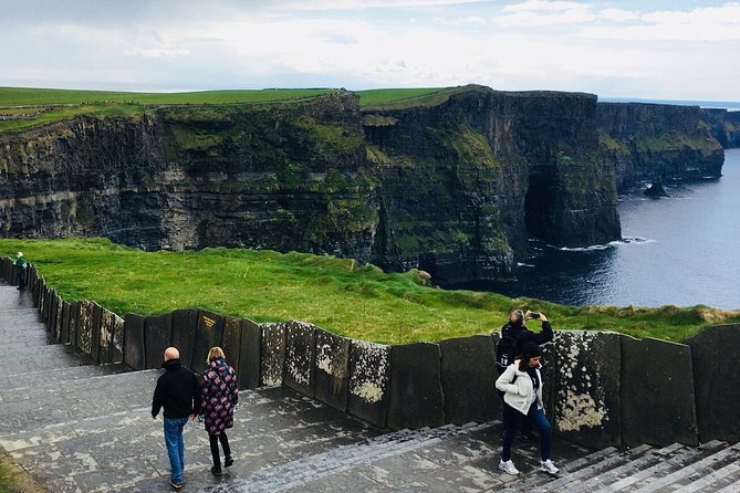 Cliffs of Moher and Galway in Italian - Reviewing the Tours Ratings