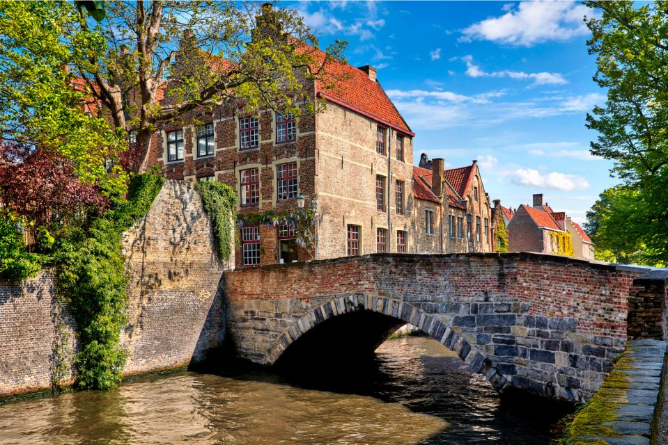 From Amsterdam: Bruges Guided Day Trip in English - Chocolate Shop Visit